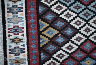 Iran runner kilim 19th centruy
Size:104 x 433 cm
        3'4 x  14'3"              