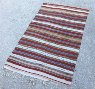 Anatolian stripe kilim Circa 1900

Size:140x220cm / 4’8x7’7”                          