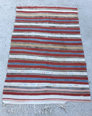 Anatolian stripe kilim Circa 1900

Size:140x220cm / 4’8x7’7”                          