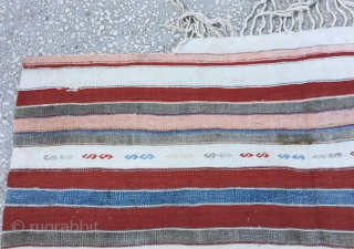 Anatolian stripe kilim Circa 1900

Size:140x220cm / 4’8x7’7”                          