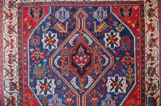 ANTIQUE TRIBAL QUASHGAI RUG (VERY PRETTY, RED WEFTED, FINE QUALITY, LOADS OF ANIMALS, AKSTAFA BIRDS/ HORSES). Size : 214 x 111 cm. Very good condition, medium pile allover with one lower area  ...