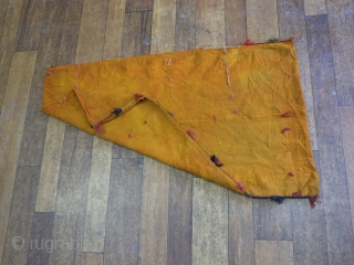 sivas bag it jast yellow and it wool is look like silk but its wool
 it has good condition 
             