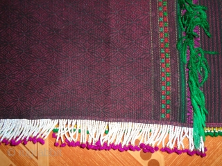 Khumi Chin womans tube skirt, Burma,cotton and silk,the beads in fringe
are pre1920. 98x49 cm flat,(actual circumference of tube skirt is196 cm)
see:"Mamtles of Merit" by David and Barbara Fraser     