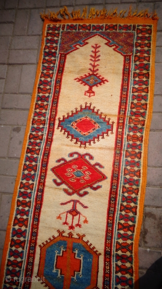 Morrocan Rug runner with nice colors and deaign,soft shiny wool,good condition.Size9*2'5".E.mail for more info and pics.                 