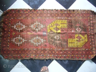 Uzbek small Rug,all orginal condition without any repair, synthetic colours and unusual desigen,shiney wool,Size 4'1"*2'9".Hand washed ready for use.              