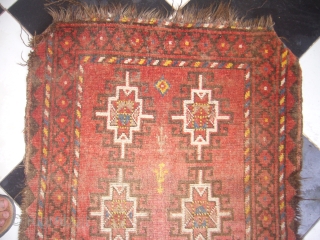 Uzbek small Rug,all orginal condition without any repair, synthetic colours and unusual desigen,shiney wool,Size 4'1"*2'9".Hand washed ready for use.              