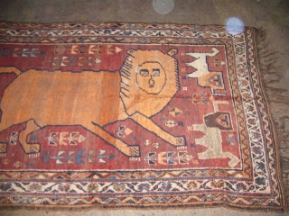 Qashqai Gabbeh lion rug. All original,very good condition,without any repair.
E.mail for more info.Size 7'7"*4'2".                   