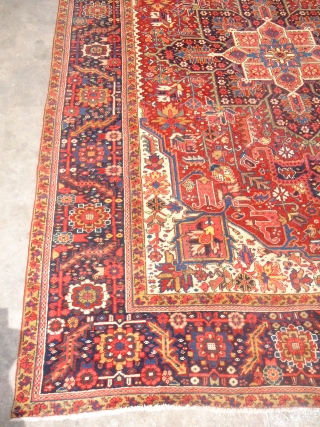 Gorgeous Heriz rug with wonderfull colours and great desigen,all good dyes,fine weave good colours.Size 10'7"*7'7".E.mail for more info.               