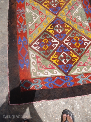 Uzbek Felt with good colors and design,nice condition.Size 8'8"*3'10".Ready for the use.E.mail for more info.                  