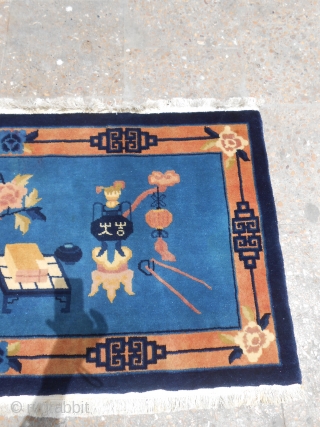 Chinesse seating or hanging Rug,with beautiful colors and very nice vase design,all original without any repair or work done.Good weave.Size 4'*2'1".E.mail for more ifno and pics.       