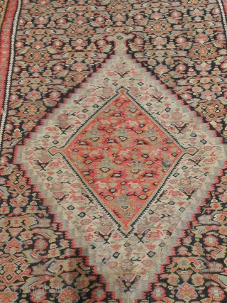 Very Fine Senneh Kilim ,beautiful natural colours and desigen,with birds in the white medallion,nice black ground.Good condition.Size 6' 6"*4'.E.mail for more info.           
