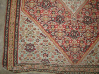 Very Fine Senneh Kilim on Wool foudation,beautiful colours and desigen,with birds in the white medallion.Good condition.100% wool on wool.Size 6'
6"*4'4".E.mail for more info.          