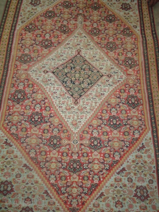 Very Fine Senneh Kilim on Wool foudation,beautiful colours and desigen,with birds in the white medallion.Good condition.100% wool on wool.Size 6'
6"*4'4".E.mail for more info.          