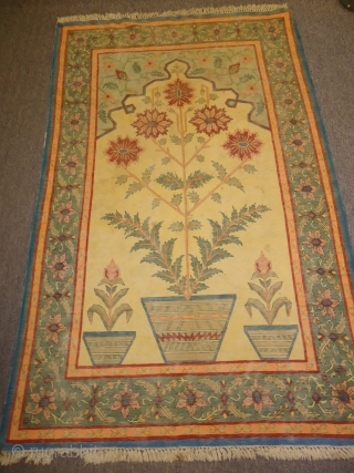 Beautiful Indian Kilim with wonderfull desigen,good colours and desigen.E.mail for more info.                     