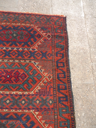 Beautiful Jaf Kurd with good age,condition and colors.Very nice design.Good age.Without any repair.Size 3'8"2'10".E.mail for more info.                