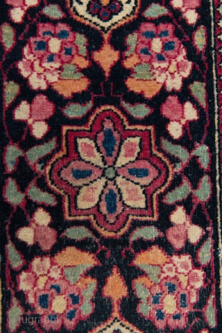  Isfahan carpet 
FT (6.9 x 4.6) M (2.06 x 1.37)                      