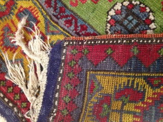 Hi all,
I'm sure somebody knows what this is. This Rug is hand washed and ready to be shipped to some lucky person out there. There are two SPIDER/BUGS looking things on this  ...