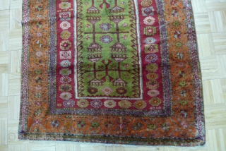 East Anatolian Prayer. Beautiful colors including killer "GREEN". It's in a very good shape with a full thick soft pile. Ends and sides all original. Priced to sell. Size: 4'-0" x 5'-6"(1.20cm  ...