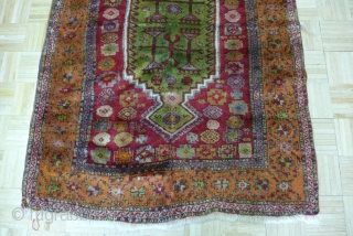 East Anatolian Prayer. Beautiful colors including killer "GREEN". It's in a very good shape with a full thick soft pile. Ends and sides all original. Priced to sell. Size: 4'-0" x 5'-6"(1.20cm  ...