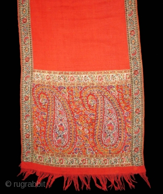 Kashmir(Kani Work)Men's Sash,From Kashmir India. An elaborate boteh Design flanking the boldly Plain Central filed,Woven on Pashhmina Wool.Its size is 31cmX228cm(DSC06198).
            
