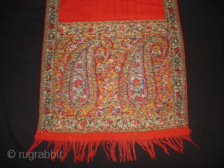 Kashmir(Kani Work)Men's Sash,From Kashmir India. An elaborate boteh Design flanking the boldly Plain Central filed,Woven on Pashhmina Wool.Its size is 31cmX228cm(DSC06198).
            