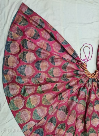 A Rare Brocade Ghaghra (Skirt) , Pan-Buta (Betel Leaf)Pattern, From Deccan Region Of South India. India. 
c.1850-1870.
Its size is L-85cm, Circle about 900cm(20220106_125654).           