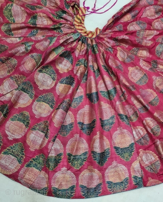 A Rare Brocade Ghaghra (Skirt) , Pan-Buta (Betel Leaf)Pattern, From Deccan Region Of South India. India. 
c.1850-1870.
Its size is L-85cm, Circle about 900cm(20220106_125654).           