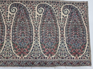 An Unique And Rare Palledar Fragment of Kani Jamawar, From Kashmir, India.

 C.1810-1825. 

Its Size is 34cmx128cm.

Total 9 Butas, Size of Butas is 12cX30cm (20230102_160718).        