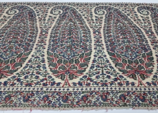 An Unique And Rare Palledar Fragment of Kani Jamawar, From Kashmir, India.

 C.1810-1825. 

Its Size is 34cmx128cm.

Total 9 Butas, Size of Butas is 12cX30cm (20230102_160718).        