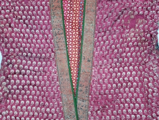 Mughal Buti Choga (Man's Costume) Mashru Silk, Brocade with Silk thread Probably from Northern India. India. 

Late 19th Century. 

Its size is Length-120cm, Width-60cm, Sleeve- 18cmX70cm (20230104_141414).      