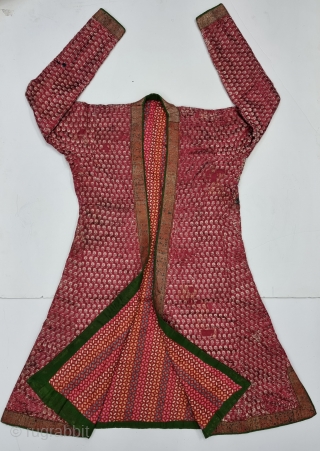 Mughal Buti Choga (Man's Costume) Mashru Silk, Brocade with Silk thread Probably from Northern India. India. 

Late 19th Century. 

Its size is Length-120cm, Width-60cm, Sleeve- 18cmX70cm (20230104_141414).      