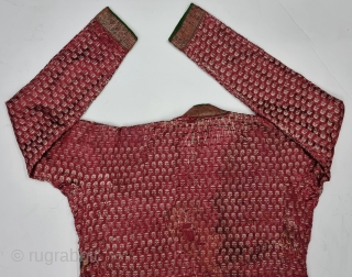 Mughal Buti Choga (Man's Costume) Mashru Silk, Brocade with Silk thread Probably from Northern India. India. 

Late 19th Century. 

Its size is Length-120cm, Width-60cm, Sleeve- 18cmX70cm (20230104_141414).      