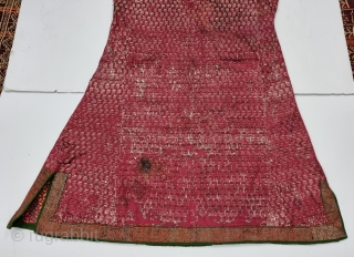 Mughal Buti Choga (Man's Costume) Mashru Silk, Brocade with Silk thread Probably from Northern India. India. 

Late 19th Century. 

Its size is Length-120cm, Width-60cm, Sleeve- 18cmX70cm (20230104_141414).      