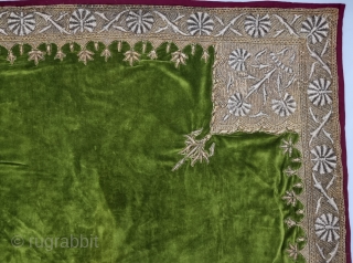 Zardozi Kalabattu Embroidery (Real Zari) Work on Cotton Velvet .
Known As  bichona or Zaminposh, With Plain Backing, 
From the Royal Nawab Family of Uttar Pradesh India.

C.1875-1900.

Its size is  133cmX177cm (20230108_153406). 