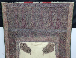 Highly Sikh Period Palledar Shawl of Kani Jamawar, From Kashmir, India. c.1835-1855. 

Its Size is 134cmx315cm (20240110_131157).                