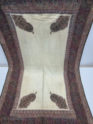 Highly Sikh Period Palledar Shawl of Kani Jamawar, From Kashmir, India. c.1835-1855. 

Its Size is 134cmx315cm (20240110_131157).                