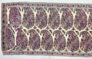 Very Unique And Rare Palledar Fragment of Kani Jaipuri Jamawar, From Kashmir, India.

C.1815-1825.

Its Size is 35cmx137cm.

Total 32 Butas,

Size of Butas is 8cX14cm (20250118_174611).          