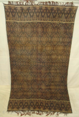 Finely dyed and woven warp ikat shawl from Nggela,Flores in Eastern Indonesia.Patola inspired design.Its size is 120cmX225cm(DSC02448 New).               