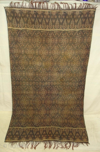 Finely dyed and woven warp ikat shawl from Nggela,Flores in Eastern Indonesia.Patola inspired design.Its size is 120cmX225cm(DSC02448 New).               