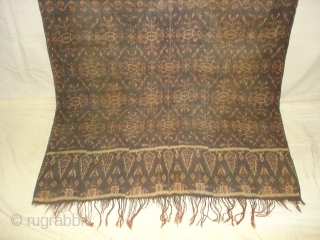 Finely dyed and woven warp ikat shawl from Nggela,Flores in Eastern Indonesia.Patola inspired design.Its size is 120cmX225cm(DSC02448 New).               