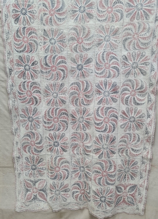 Very Fine Kantha Quilted and embroidered wave design cotton kantha Probably From East Bengal(Bangladesh) region, India. 

c.1875-1900. 

Its size is 108cmX170cm(20220211_155533).            