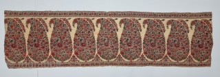 Very Unique And Rare Palledar Fragment of Kani Jamawar, From Kashmir, India.

C.1810-1820. 

Its Size is 34cmx130cm.

Total 9 Butas, Size of Butas is 15cX28cm (20230201_151911).         