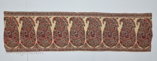 Very Unique And Rare Palledar Fragment of Kani Jamawar, From Kashmir, India.

C.1810-1820. 

Its Size is 34cmx130cm.

Total 9 Butas, Size of Butas is 15cX28cm (20230201_151911).         