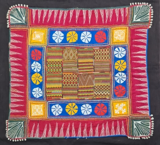 Ceremonial Banjara Baby Jolna From Madhya Pradesh. India. Known As Jolna.The Centre is worked in counted bricks stich, Framed with embroidery and applique work.
c.1900. Its Size is 87cmX93cm(20210220_180115).
     