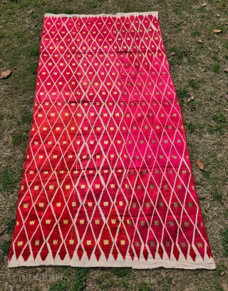 
Rare Thirma Phulkari  From West(Pakistan)Punjab. India. India. untwisted Floss silk on hand spun  white cotton  ground cloth. 

Early 19th Century. 

Its size is 120cmX245cm(20220216_135648).
      
