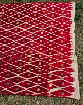 
Rare Thirma Phulkari  From West(Pakistan)Punjab. India. India. untwisted Floss silk on hand spun  white cotton  ground cloth. 

Early 19th Century. 

Its size is 120cmX245cm(20220216_135648).
      