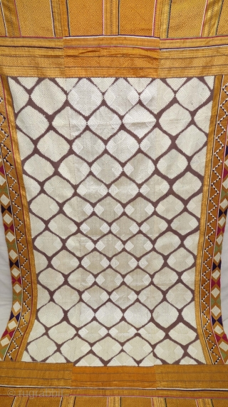 Chand Bagh Phulkari From West(Pakistan) Punjab. India. India. untwisted Floss silk on hand spun Brown cotton ground cloth. 

Early 19th Century. 

Its size is 120cmX255cm (DSC09244).
       