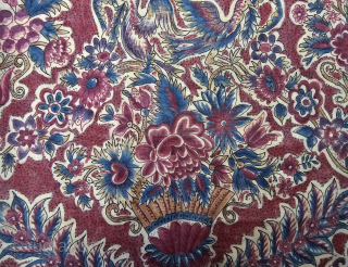 Palampore Floral Chintz Kalamkari , Hand-Drawn Mordant-And Resist-Dyed Cotton, From Coromandel Coast South India. India.

C.1825 - 1850.

Exported to the European Markets.

Its size is 27cmX32cm (20240213_201123).        