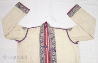 Choga (Coat) Kani Jamawar and Embroidery with keri butis From Kashmir, India. c.1900.
Its Size L-100cm, Round-134cm,Sleeve-19cmX63cm(DSC07527).                 