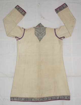 Choga (Coat) Kani Jamawar and Embroidery with keri butis From Kashmir, India. c.1900.
Its Size L-100cm, Round-134cm,Sleeve-19cmX63cm(DSC07527).                 